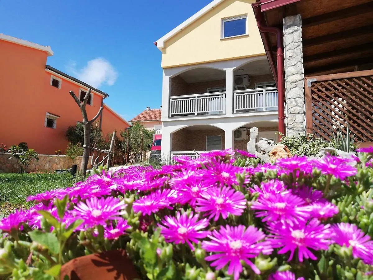 Apartmani Mala Sirena Maslenica 0*,  Chorvatsko