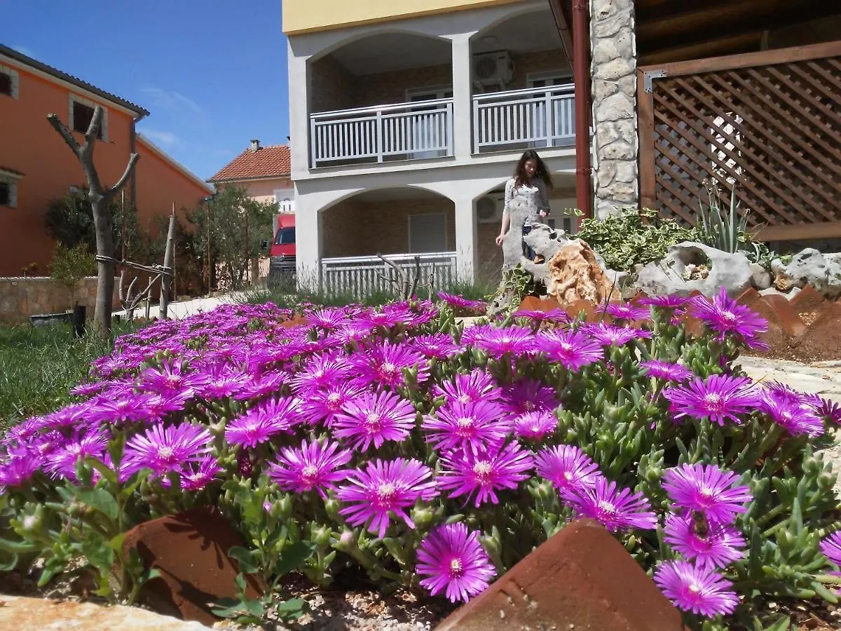 Apartmani Mala Sirena Maslenica Apartmán